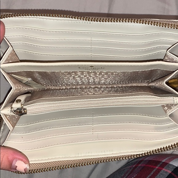 KATE SPADE WALLET ✨ - Picture 3 of 3